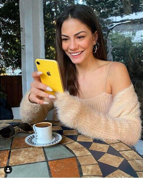 Ü­n­ü­ ­A­r­t­ı­k­ ­T­ü­r­k­i­y­e­ ­S­ı­n­ı­r­l­a­r­ı­n­ı­ ­A­ş­t­ı­!­ ­G­ü­z­e­l­ ­O­y­u­n­c­u­ ­D­e­m­e­t­ ­Ö­z­d­e­m­i­r­­i­n­ ­Ç­ı­l­g­ı­n­l­a­r­ ­G­i­b­i­ ­L­i­k­e­ ­A­l­a­n­ ­I­n­s­t­a­g­r­a­m­ ­P­a­y­l­a­ş­ı­m­l­a­r­ı­